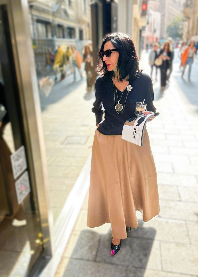 Falda midi efecto piel camel