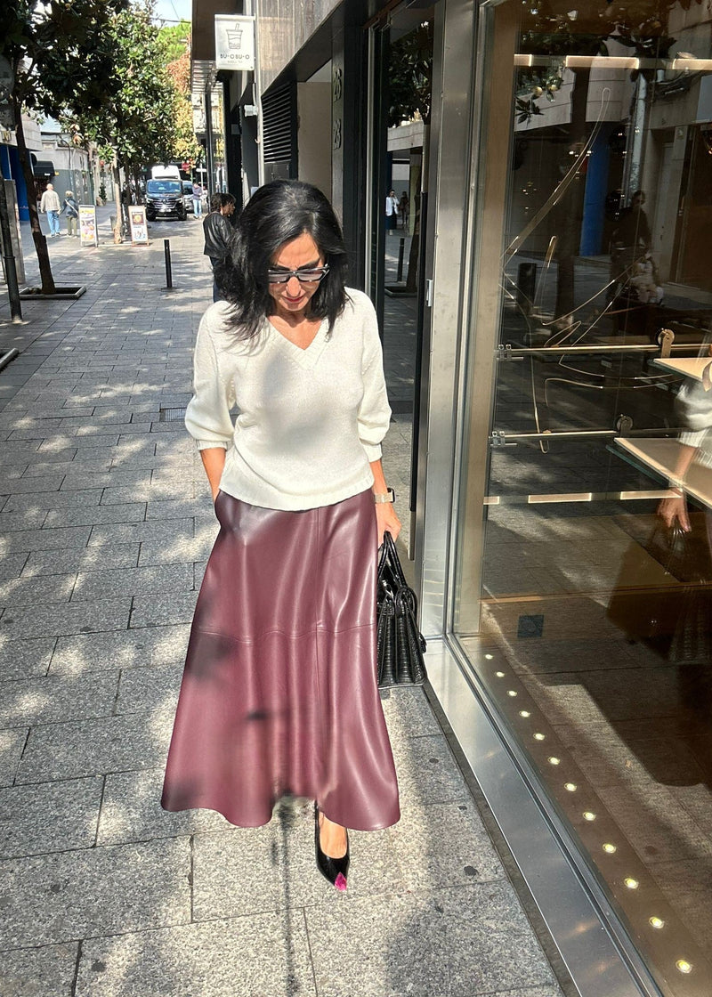 Falda midi efecto piel granate